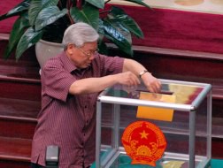 Đang công bố kết quả bỏ phiếu tín nhiệm 47 lãnh đạo cao cấp