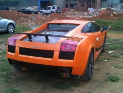 Xe khủng tạm nhập tái xuất tại Móng Cái. 