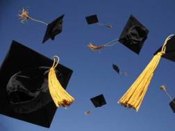 Ai có thì giờ để nghĩ về những trí tuệ đang chật vật nuôi gia đình với số lương chết đói, kiếm tiền lương thiện theo lý tưởng? Đây mới thực là xa xỉ! 