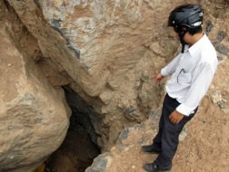 Khe nứt, nơi được xem là cửa hầm dẫn vào kho báu.