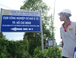 Công nghiệp mũi nhọn hay... lắp ráp?