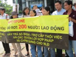 NLĐ tập trung trước trụ sở Cty SPT chiều 27/6 để yêu cầu giải quyết quyền lợi