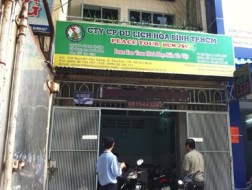 Cty CP du lịch Hoà Bình TPHCM quảng cáo và kinh doanh không đúng với đăng ký kinh doanh.