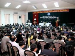 Quang cảnh phiên họp Đại hội cổ đông 2013.