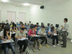 Trong tương lai, nội dung phòng, chống tham nhũng sẽ được đưa vào giảng dạy tại các cơ sở giáo dục. Trong ảnh: Một giờ học tại Trường ĐH Hồng Bàng (TP HCM). 