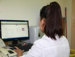 Lang thang chát, làm quen trên mạng, các nữ trí thức có thể trở thành nạn nhân của các đối tượng.