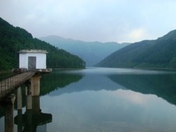 60.000 người dân phập phồng sống dưới "bom nước"