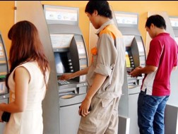 Hỗ trợ người thu nhập thấp sử dụng thẻ ATM 