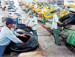 Kumho Tires muốn đầu tư khủng, doanh nghiệp săm lốp niêm yết có cần "run"?