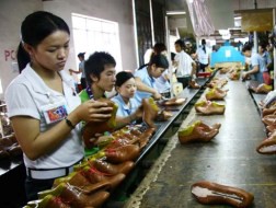 “Khóc” theo thị trường ngoại