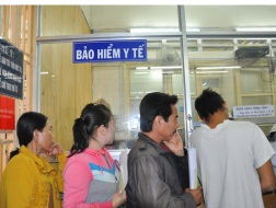Cấp trùng thẻ BHYT, lãng phí hàng trăm tỉ đồng