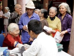 Có nên điều chỉnh chính sách sinh từ 1-2 con?