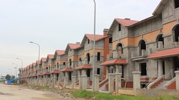 Dự án BĐS thời “hết tiền xây tiếp”