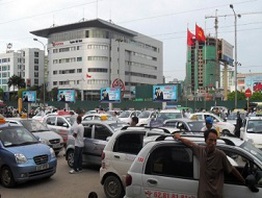 Chính phủ chỉ đạo ngăn chặn taxi “dù” tại các sân bay lớn