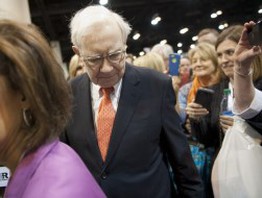  Berkshire Hathaway bị hạ xếp hạng tín dụng 
