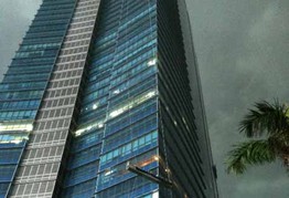 Gió thổi tung lồng sắt, đập tan kính tầng 50 Keangnam
