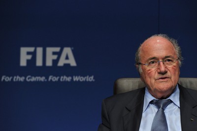 12. FIFA phải đàm phán lại tất cả các hợp đồng bản quyền truyền hình trực tiếp 