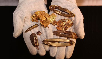 Những cách kiếm tiền dễ nhất - 8-tim-thay-vang-nho-may-do-kim-loai.jpg