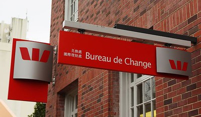 Những cách kiếm tiền dễ nhất - 4-ngan-hang-them-mot-vai-so-0-vao-tai-khoan-cua-ban.jpg