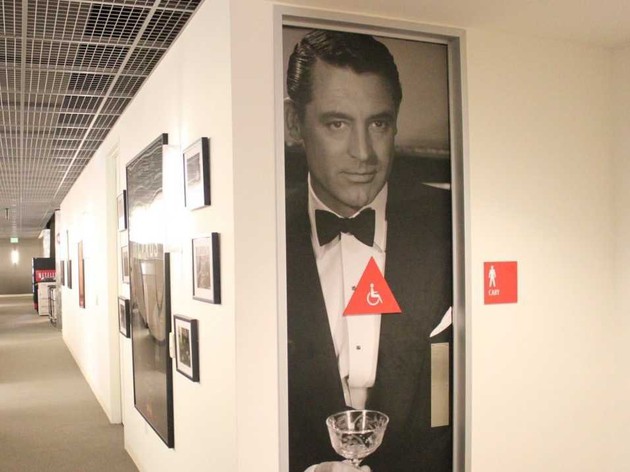 31 văn phòng làm việc 'đẹp như mơ' bất cứ nhân viên nào cũng khao khát (P1) - khap-van-phong-lam-viec-cua-netflix-duoc-trang-hoang-boi-nhung-buc-tranh-tam-ap-phich-lon-mang-hinh-cac-dien-vien-dien-anh-noi-tieng.jpg