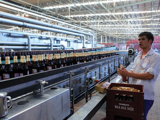 Vì sao Hiệp hội Bia – Rượu – Nước giải khát phản đối việc dán tem bia?