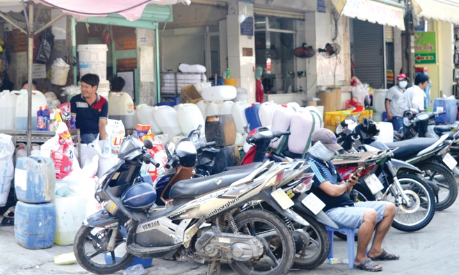 Bất lực nhìn chợ 'thần chết'