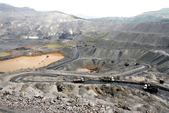 Một khai trường lộ thiên rộng lớn của mỏ than Núi Béo. Ảnh: Trần Ngọc Duy