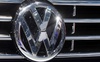 Bê bối lan sang cả xe chạy bằng xăng, cổ phiếu Volkswagen giảm gần 10%
