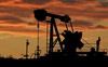 Venezuela sẽ đề nghị OPEC cắt giảm dần sản lượng để nâng giá dầu