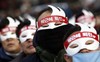 Dân Hàn Quốc đeo mặt nạ xuống đường đòi Tổng thống từ chức
