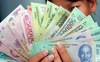 Bloomberg dự báo Việt Nam sẽ tiếp tục giảm giá tiền đồng