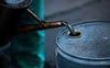 Vì sao OPEC quyết hạ giá dầu?