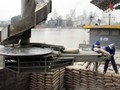 Doanh nghiệp xi măng điêu đứng vì dư thừa và hạ giá quá mức 