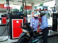 Có nên lập trần cho giá xăng dầu?