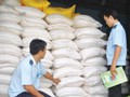 Đối diện với đường lậu
