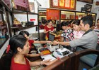 Chen nhau, tắc đường vì chờ mua vàng ngày vía Thần Tài 