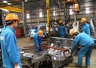 Ôtô Việt Nam đắt đỏ vì thiếu... ốc vít