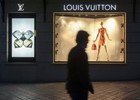 Vị thế của Louis Vuitton lung lay