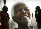 Cựu Tổng thống Nam Phi Nelson Mandela qua đời ở tuổi 95