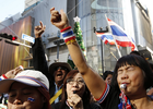 Người biểu tình Thái Lan chuyển hướng sang TTCK