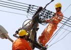 Mất điện toàn miền Nam do một chiếc xe cẩu