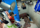 6 người sống trong ngôi nhà... 2,4m2 ở Sài Gòn