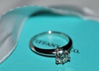 Khi siêu thị tạp hóa bán nhẫn kim cương xa xỉ Tiffany 