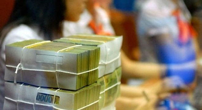 Ngân hàng "ế" tiền, "lạy lục" khắp nơi tìm khách vay