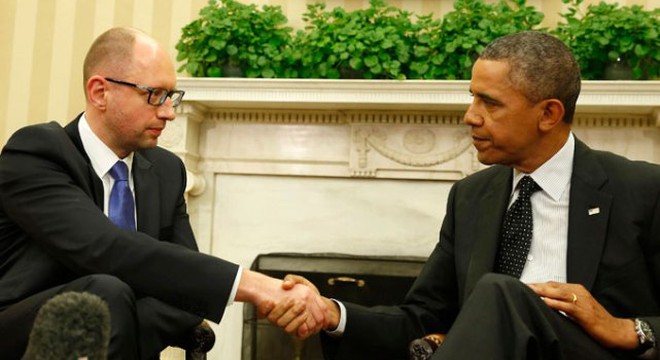 Thủ tướng Ukraine Arseniy Yatsenyuk và Tổng thống Mỹ Obama tại phòng Bầu dục ở Nhà Trắng - Ảnh: Reuters