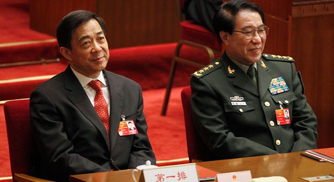 Tướng Từ Tài Hậu (phải) và cựu bí thư Thành ủy Trùng Khánh Bạc Hi Lai nay đều đã xộ khám - Ảnh: AFP