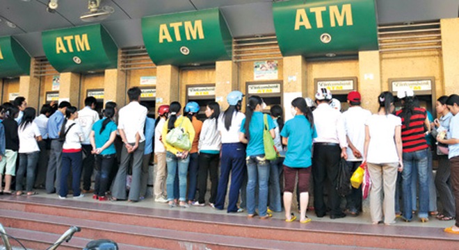 Cận Tết lại lo rút tiền từ ATM ngân hàng