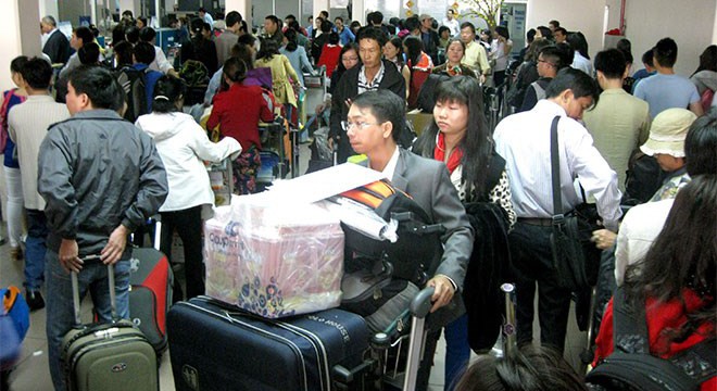 Sân bay Tân Sơn Nhất thường xuyên quá tải dịp lễ, tết. Ảnh: Trần Phan