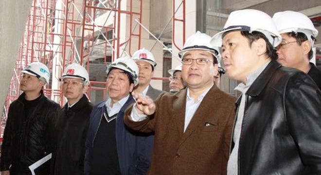 Phó Thủ tướng Hoàng Trung Hải kiểm tra dự án xây dựng Nhà Quốc hội sáng 26/12. 