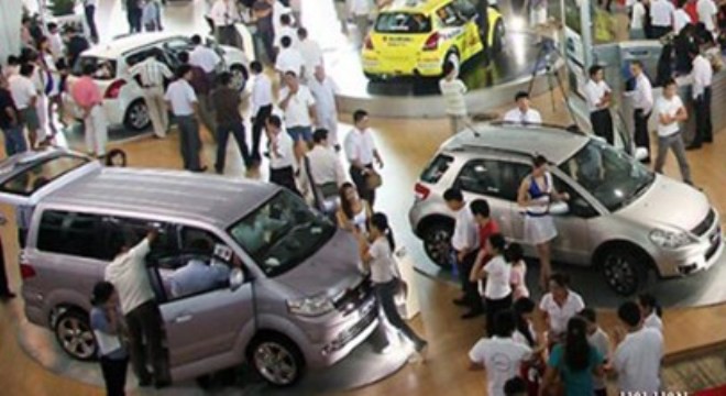 Ô tô Việt Nam đắt hơn khu vực 300 triệu đồng/xe